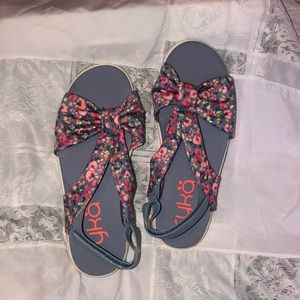 New without tags Ryka sandals. Velcro closure. Size 7